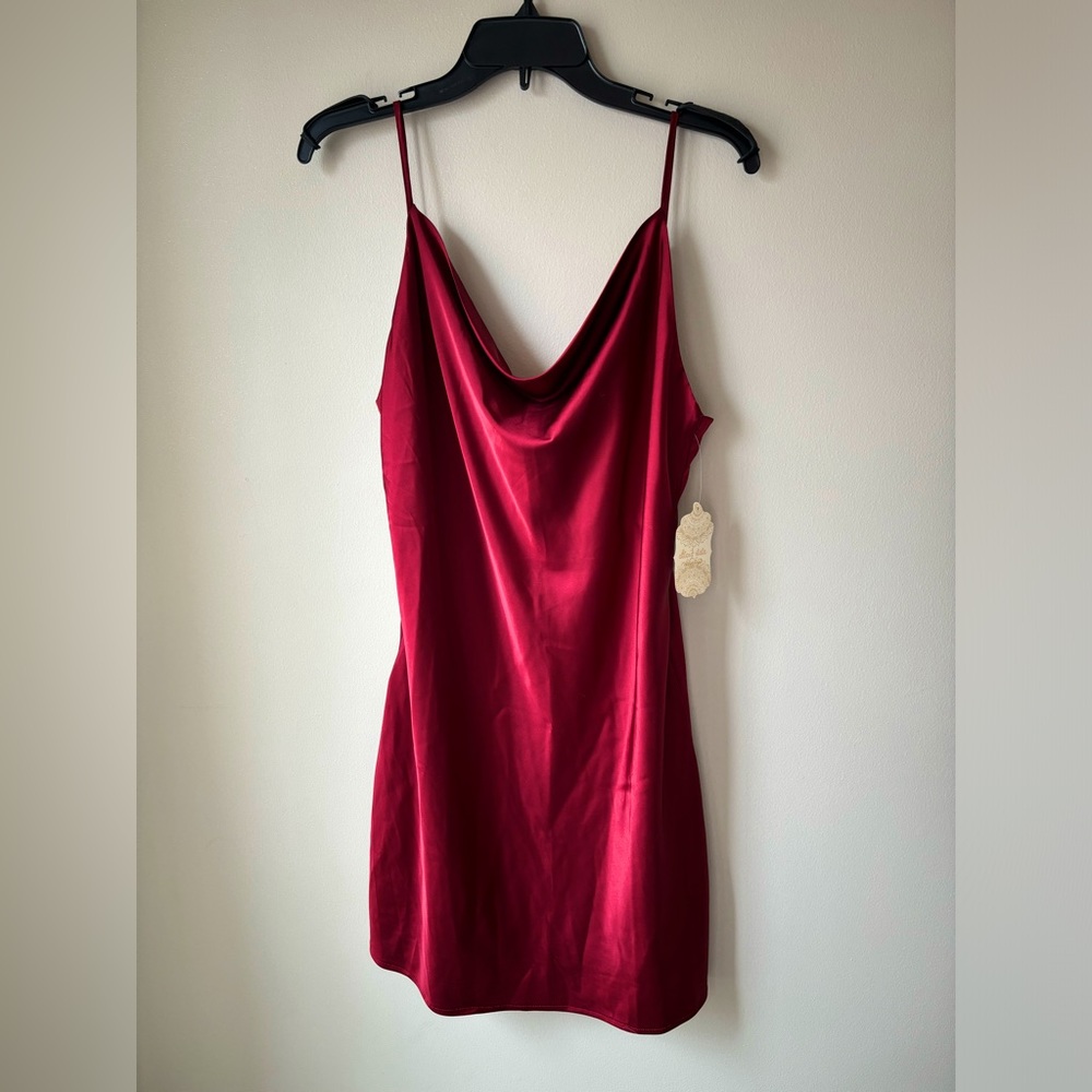 Brand new w/tags, never worn! Altar’d State wine/burgundy satin mini. Large.